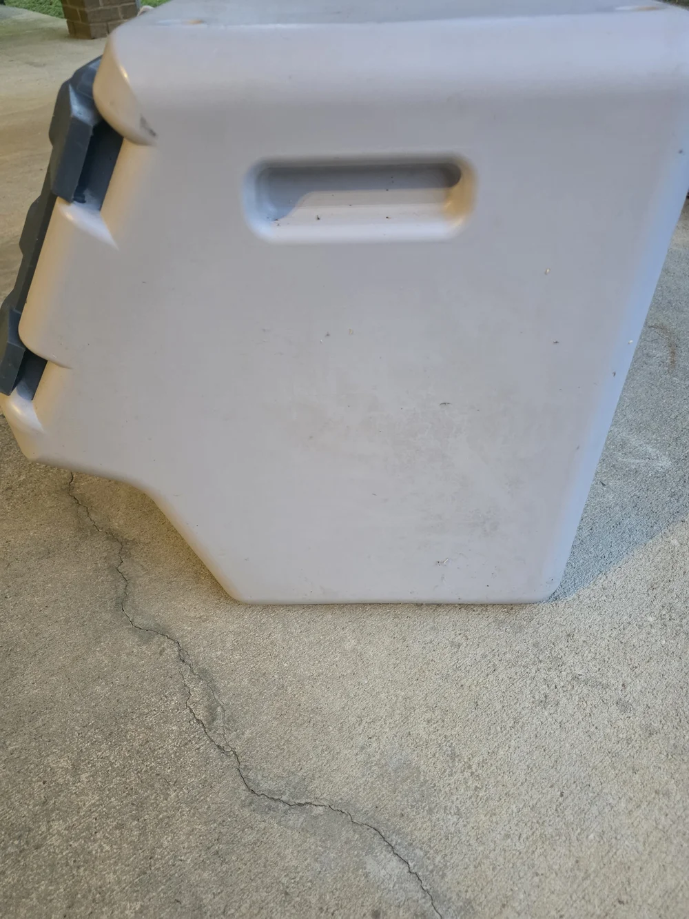 100 Outdoor Storage Bin in Beige and Gray